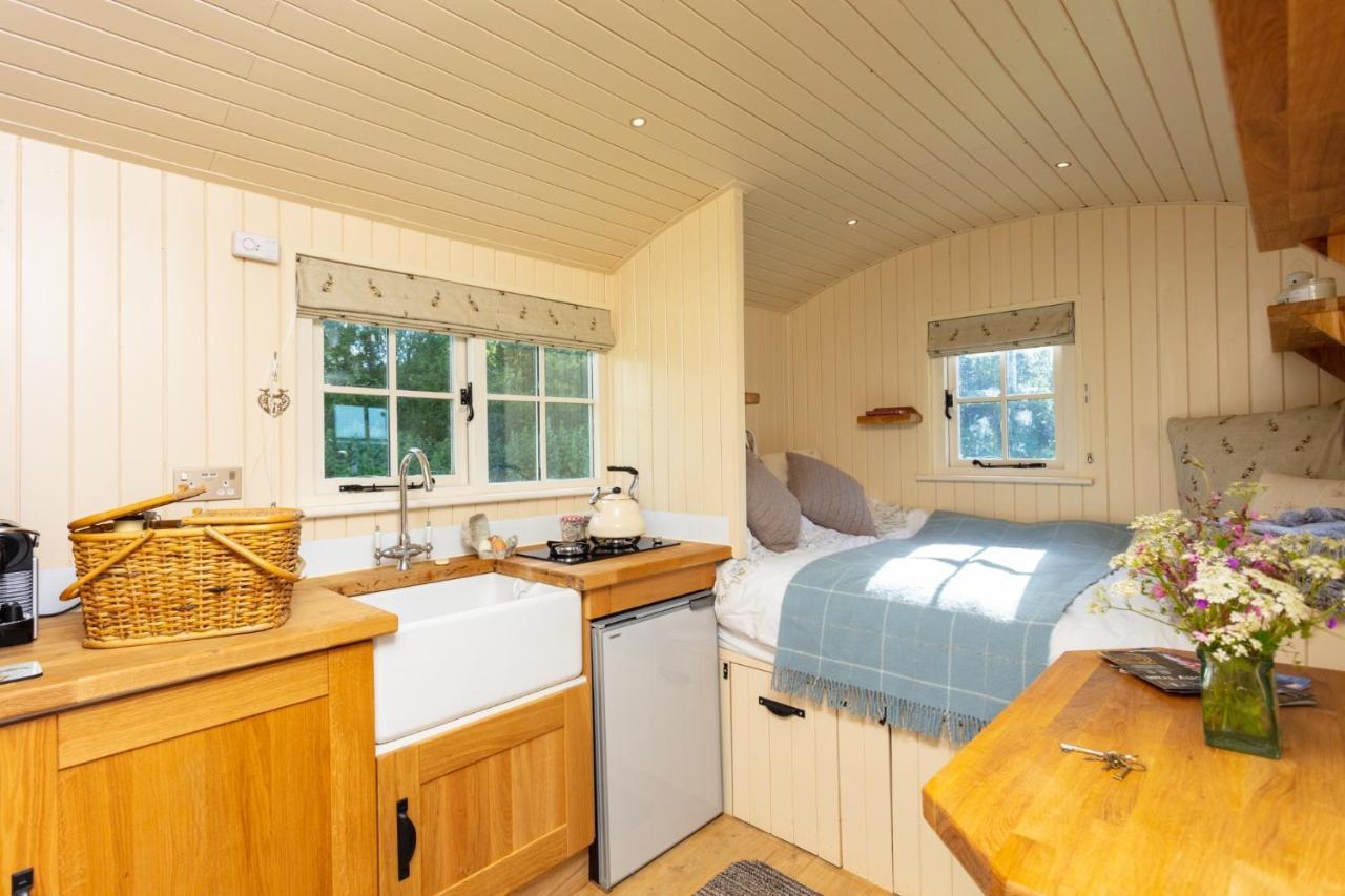 Romantic Secluded Shepherd Hut Hares Rest Southwick  Zewnętrze zdjęcie