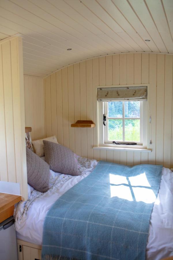 Romantic Secluded Shepherd Hut Hares Rest Southwick  Zewnętrze zdjęcie