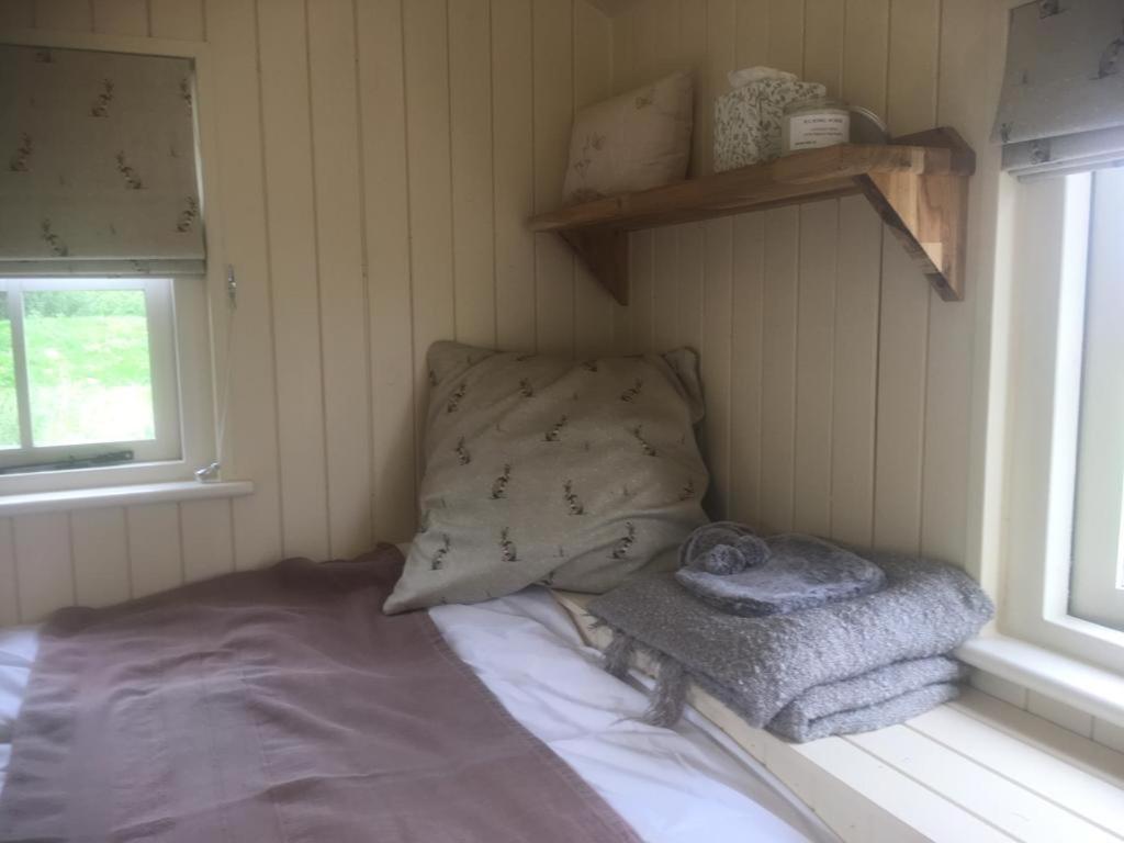 Romantic Secluded Shepherd Hut Hares Rest Southwick  Zewnętrze zdjęcie